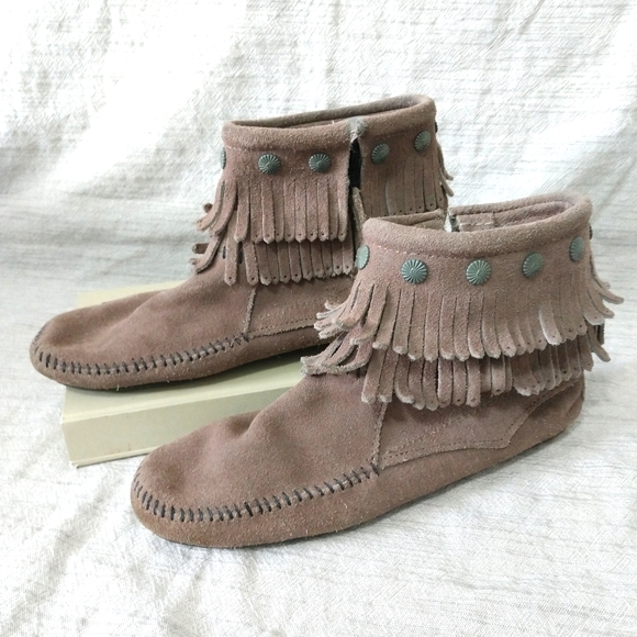 Minnetonka Shoes - Minnetonka Grey Ankle Suede Fringe Boots Size 9